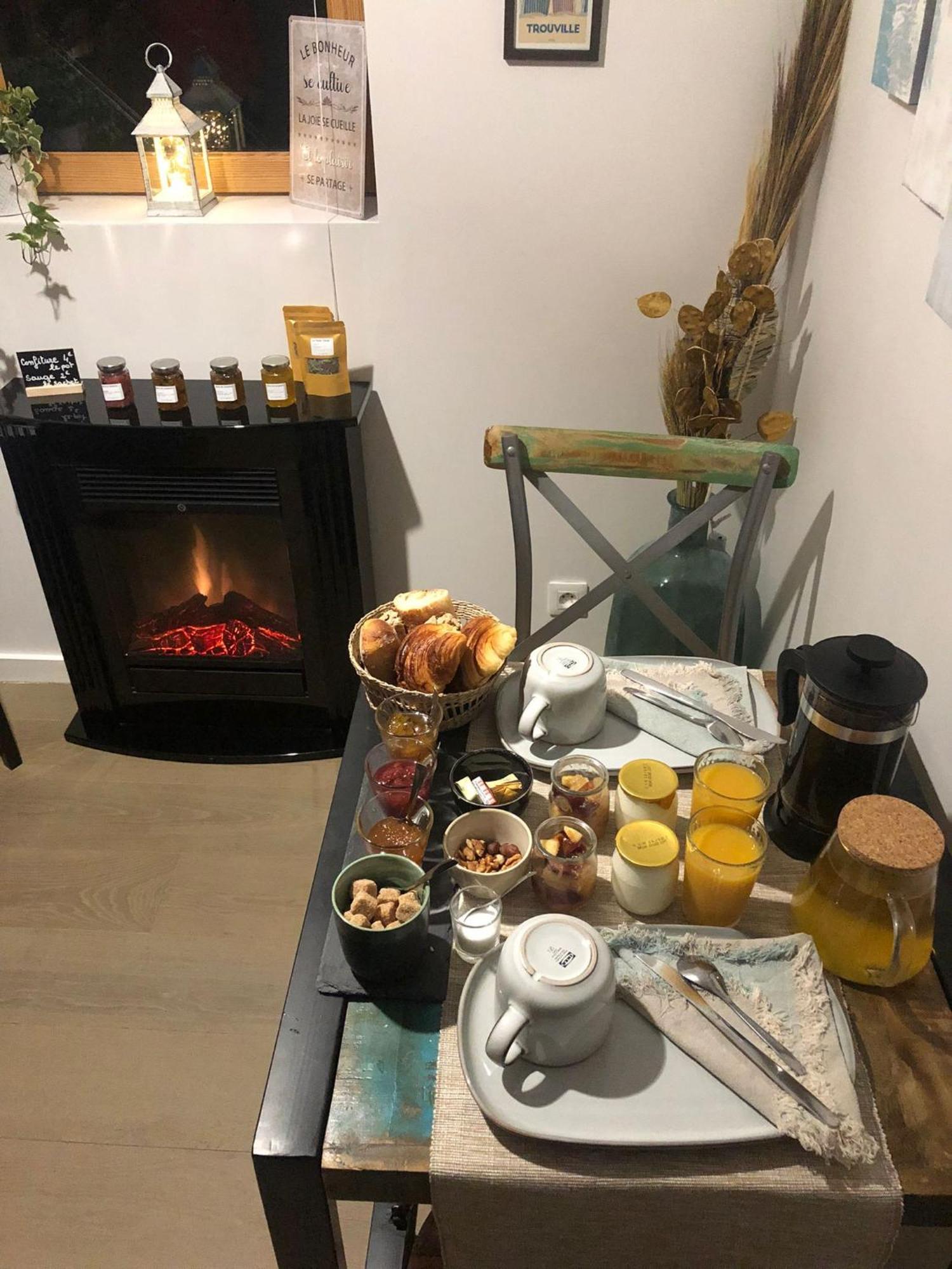 La Pause Bed and Breakfast Surville  Eksteriør billede